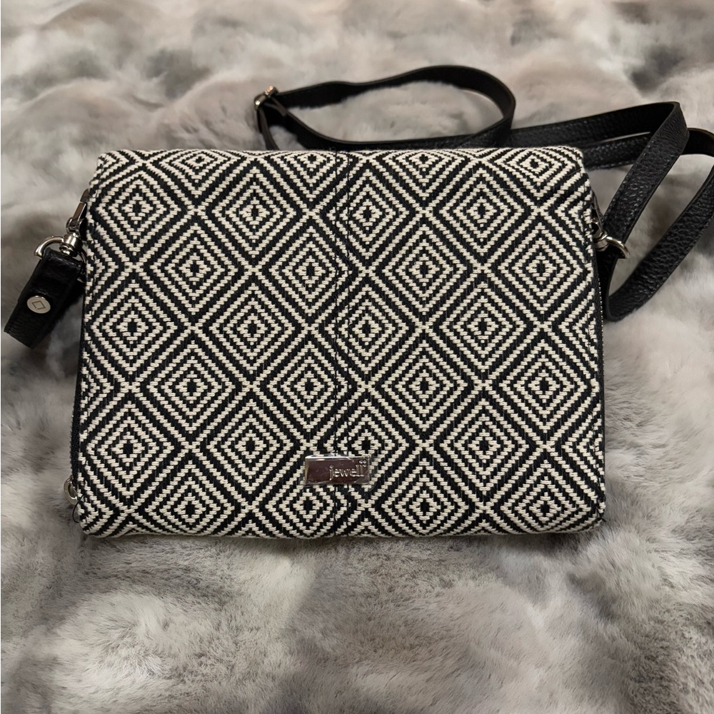 NEW Thirty-One by Jewel Ivory and Black Crossbody Clutch Purse